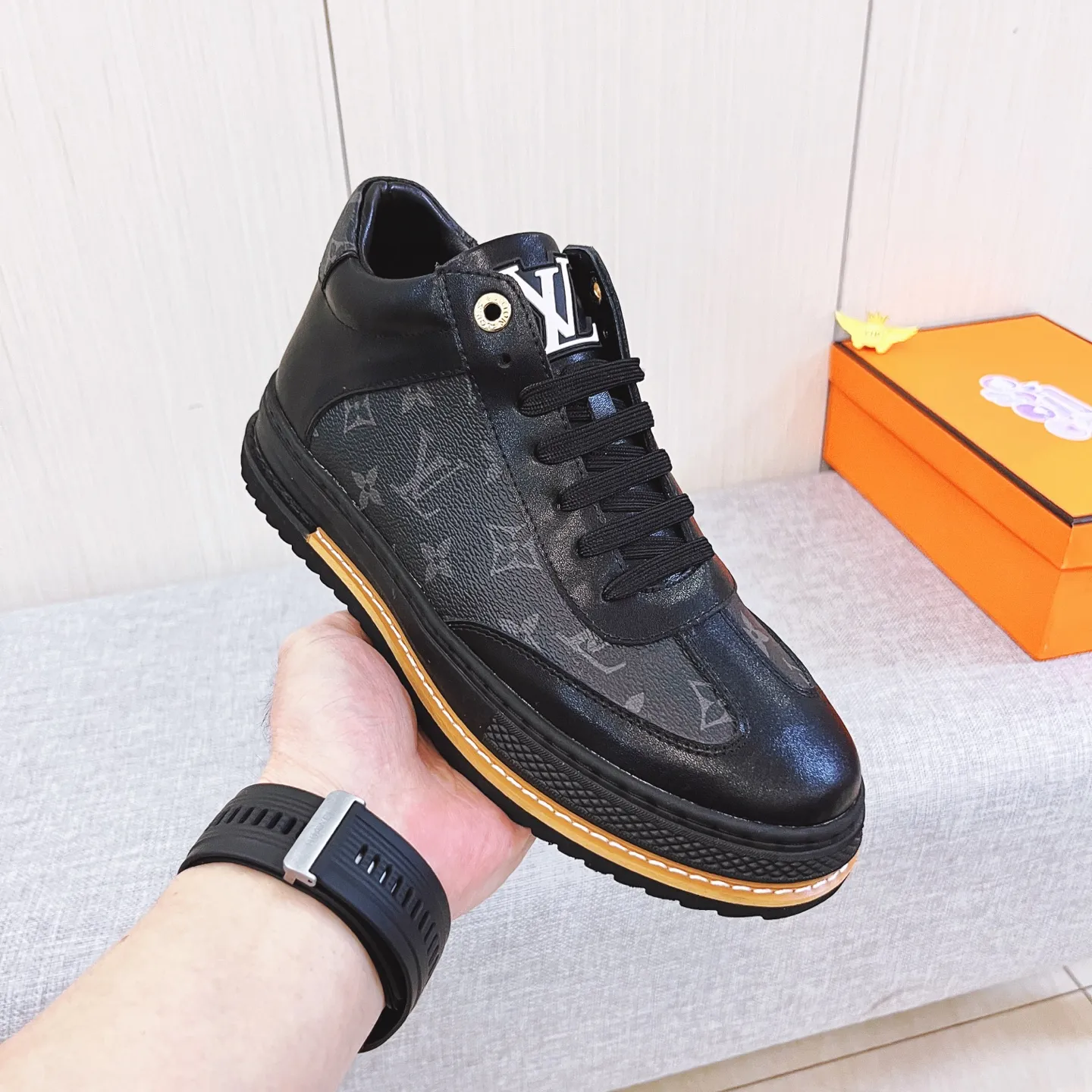 Men's shoes 💰 440 men's shoes 💰 [ LV ] 🔥 Louis Vuitton, high-end men's shoes brand official website 1:1 latest masterpiece: uppers are made of Italian imported first-layer cowhide with comfortable and breathable lining ➕ original non-slip and wear-resistant outsole 🔥, making walking more convenient and comfortable! An exclusive new model, a stunning work, a beautiful 1:1 replica [color] compared to the official quality! Create a fashionable personality to set off your uniqueness! A must-have for trendy men! Classic 🔥Size: 38-44 Color: 🔥 2⃣️colors available🔥.